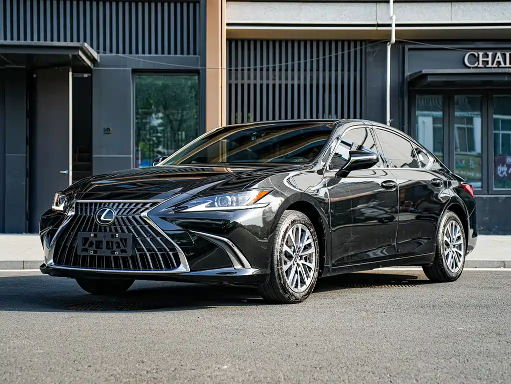 Lexus ES 2022 — фото 1