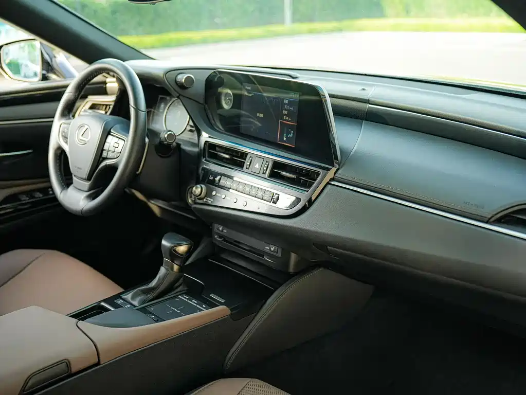 Lexus ES 2022 — фото 10
