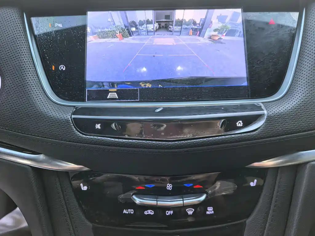 Cadillac XT5 2023 — фото 12