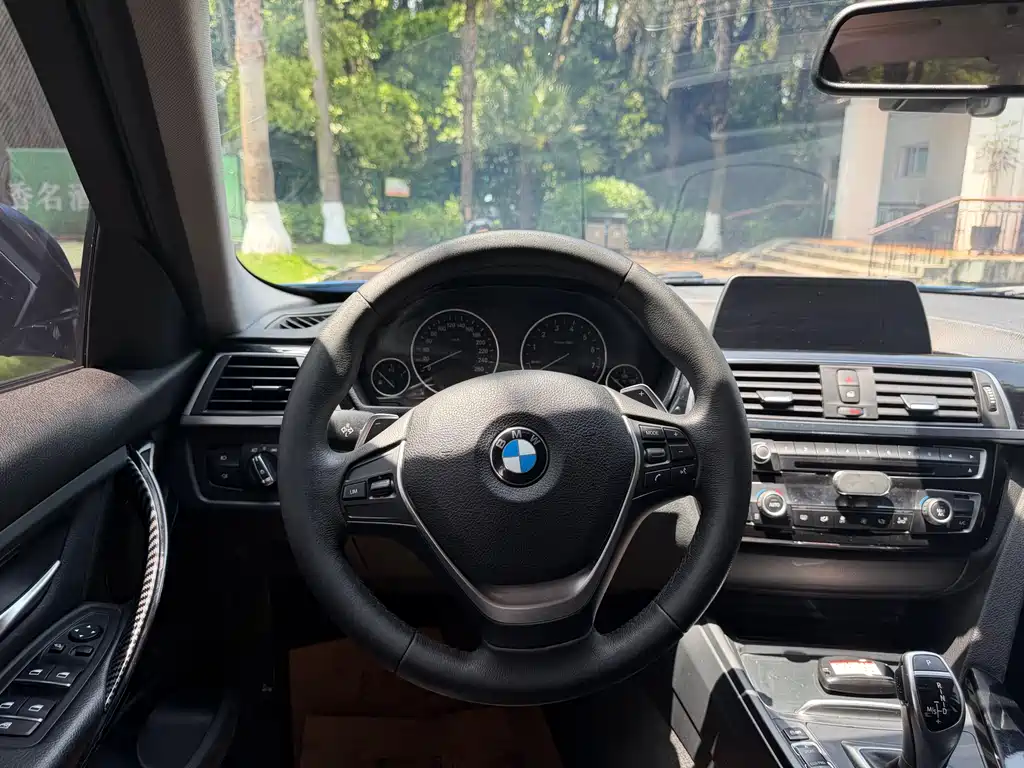 BMW 3 Series 2017 — фото 11