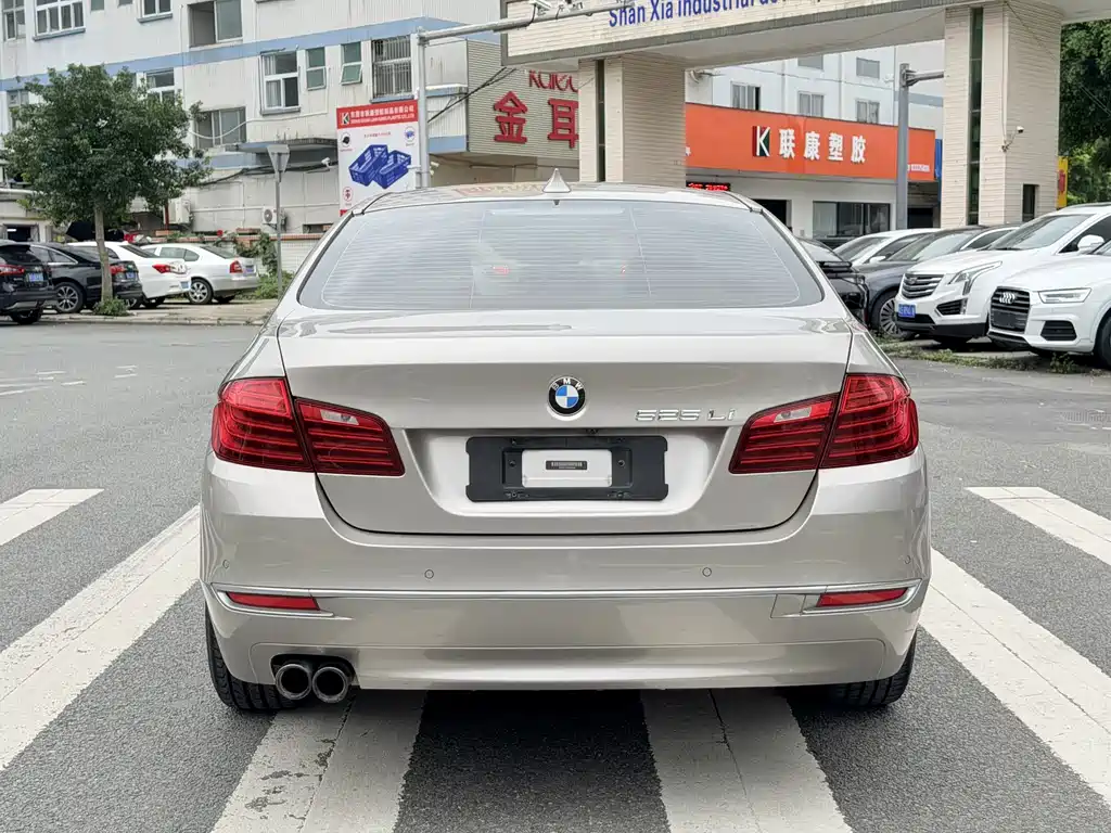 BMW 5 Series 2013 — фото 18