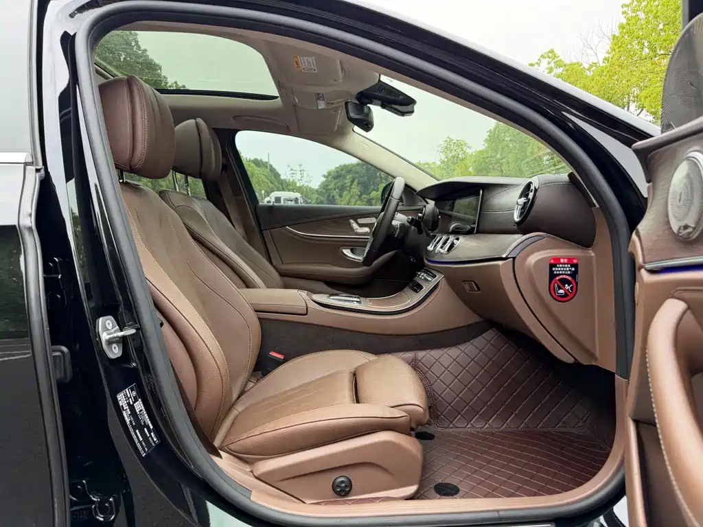 Mercedes-Benz E-Class 2023 — фото 13