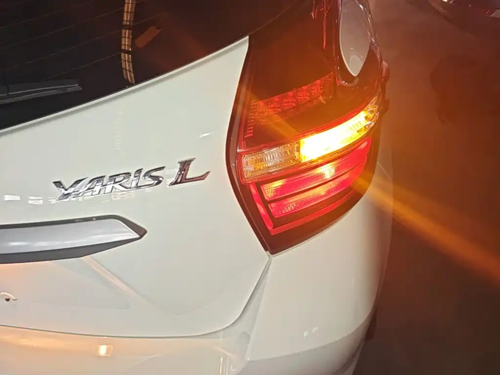Toyota Yaris L 2019 — фото 8