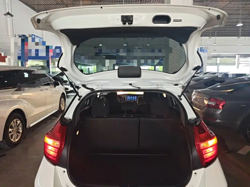 Toyota Yaris L 2019 — фото 19