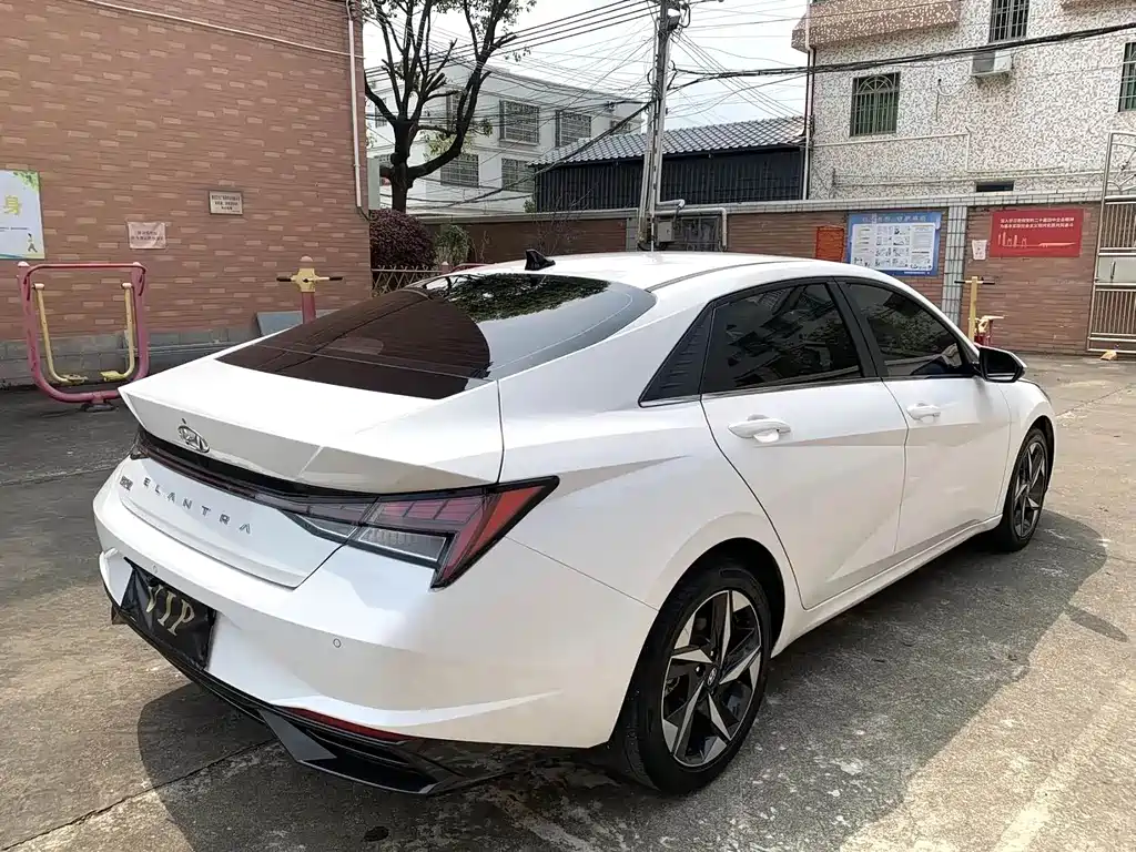 Hyundai Elantra 2021