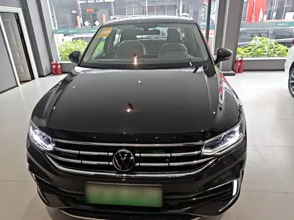 Volkswagen Tiguan L Plug-In Hybrid 2025