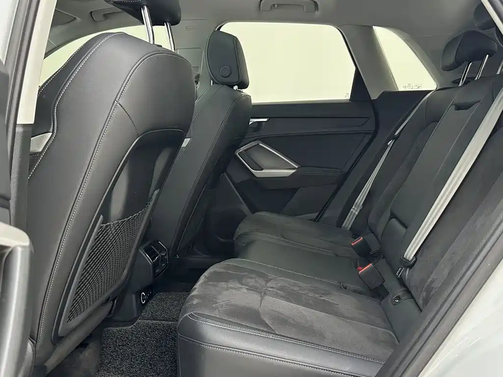 Audi Q3 2023 — фото 7
