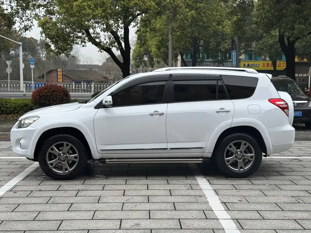 Toyota RAV4 2013 — фото 10