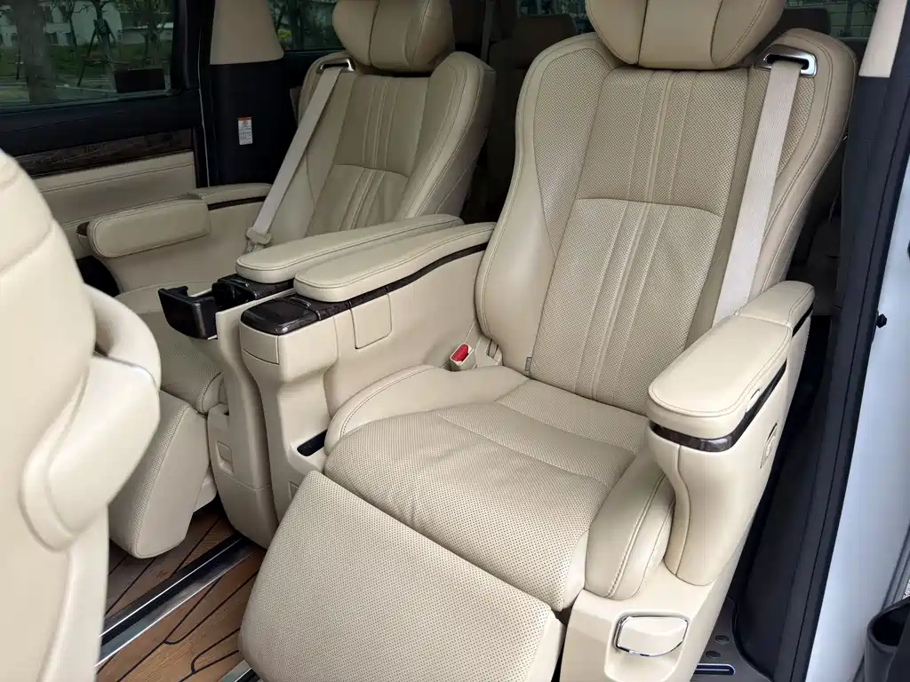 Toyota Alphard 2021 — фото 10