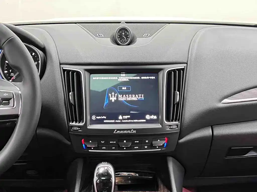 Maserati Levante 2018 — фото 16