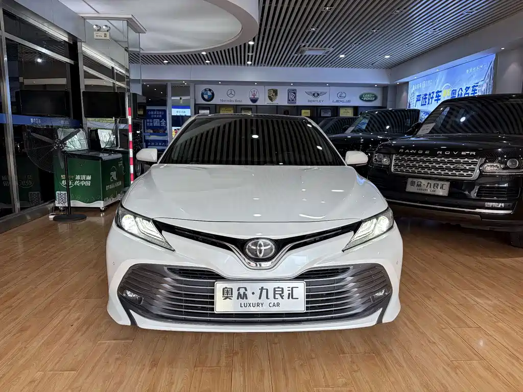 Toyota Camry 2019 — фото 2