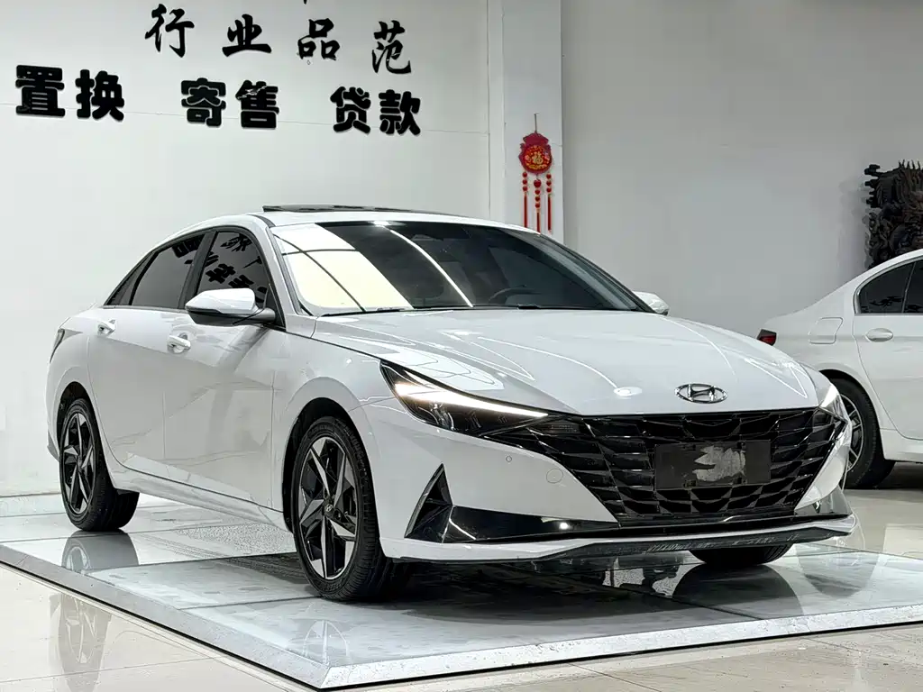 Hyundai Elantra 2023 — фото 3