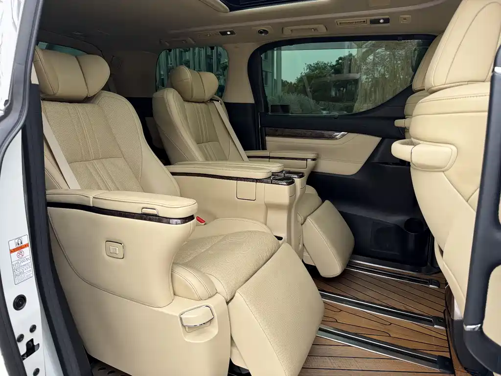 Toyota Alphard 2021 — фото 12