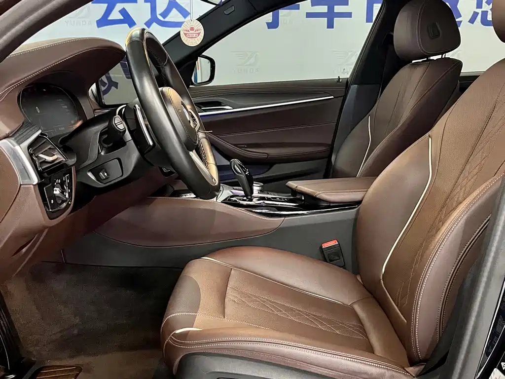 BMW 5 Series 2022 — фото 10