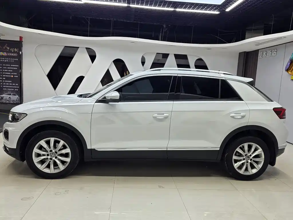 Volkswagen T-Roc 2023 — фото 12