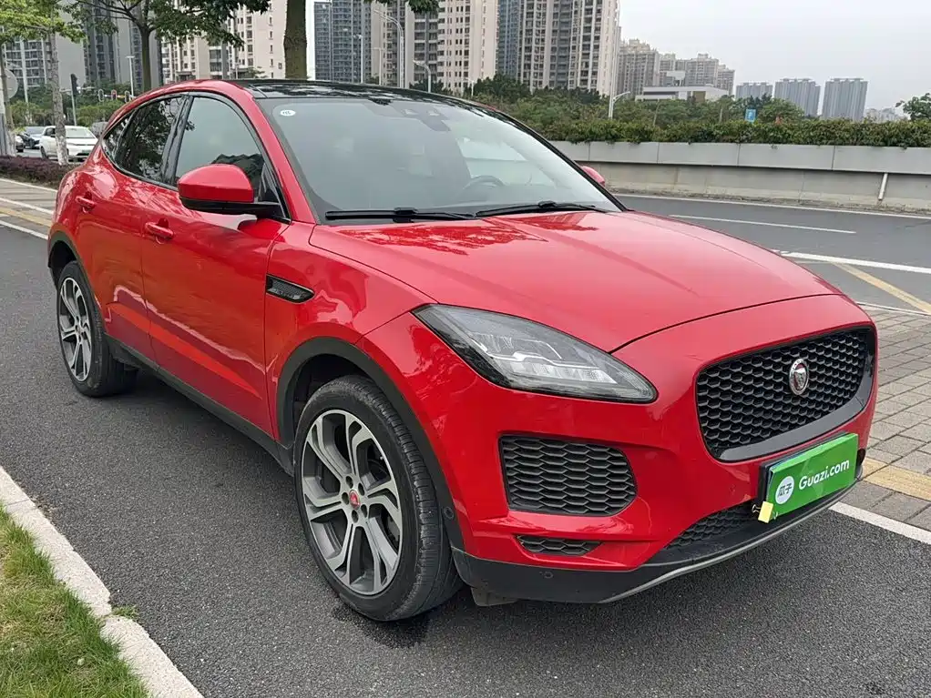 Jaguar E-PACE 2018 — фото 25