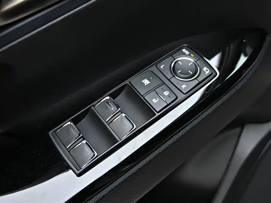 Lexus LX 2018 — фото 22
