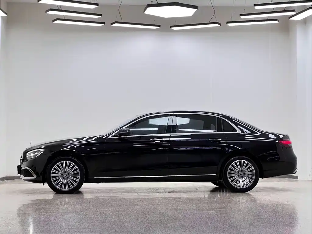 Mercedes-Benz E-Class 2022 — фото 4