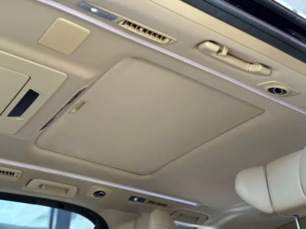 Toyota Alphard 2023 — фото 14