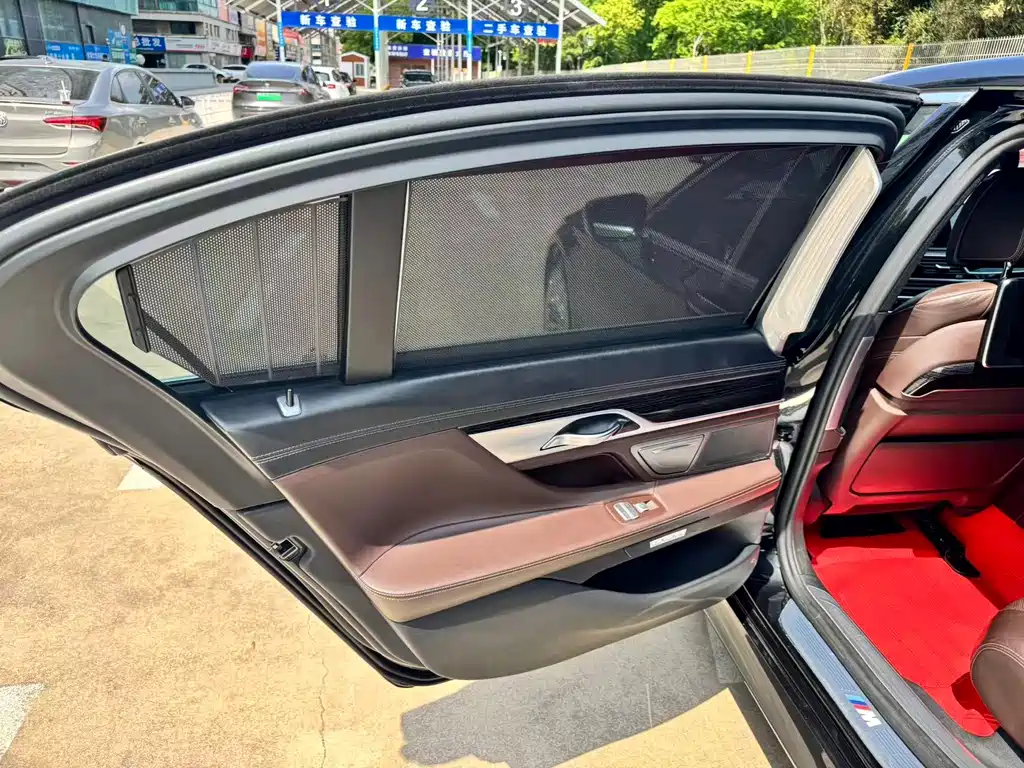 BMW 7 Series 2018 — фото 10