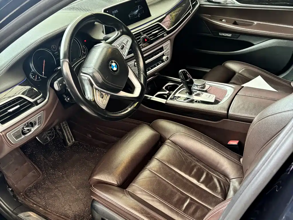 BMW 7 Series 2018 — фото 9