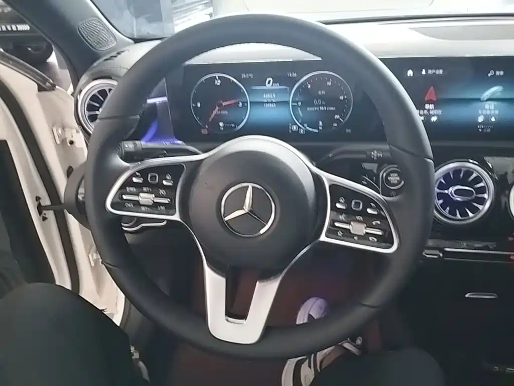 Mercedes-Benz A-Class 2023 — фото 11