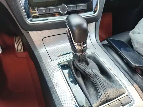 Roewe RX5 2017
