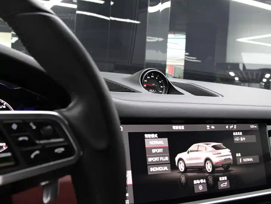 Porsche Cayenne 2021 — фото 11