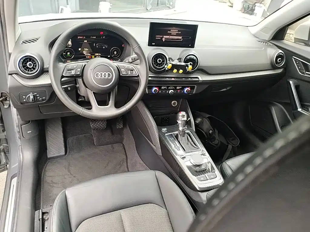 Audi Q2L E-Tron 2021 — фото 10
