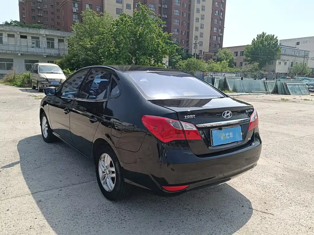 Hyundai Elantra 2015 — фото 16