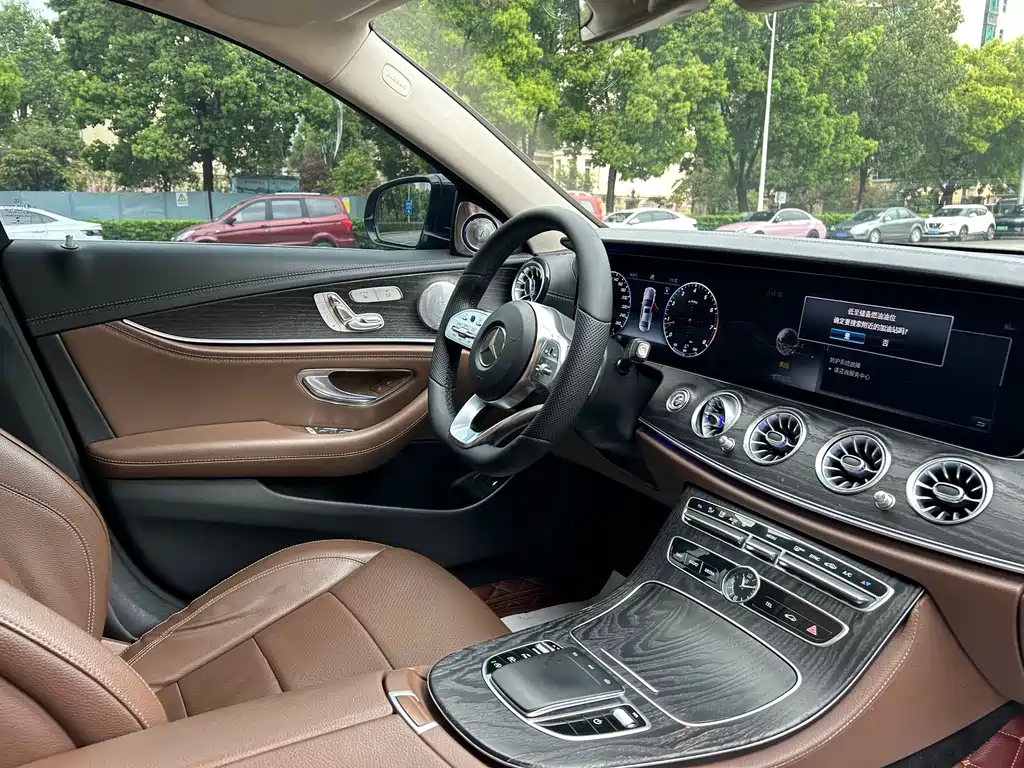 Mercedes-Benz E-Class 2020 — фото 15