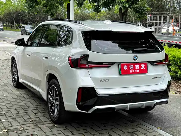 BMW iX1 2025