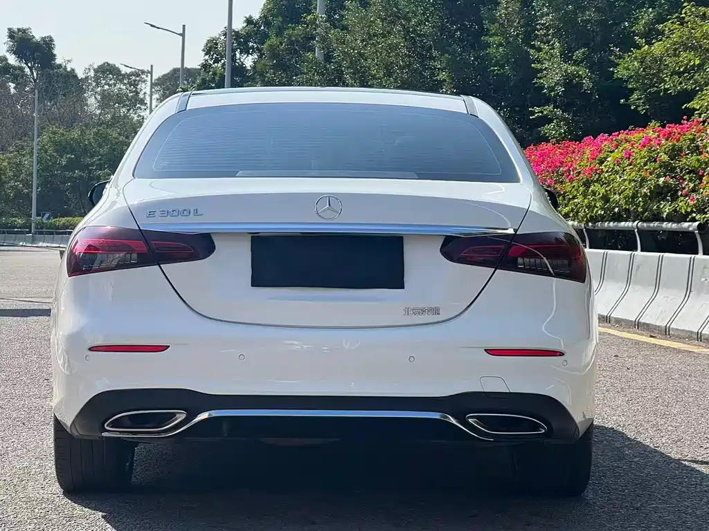 Mercedes-Benz E-Class 2021 — фото 17