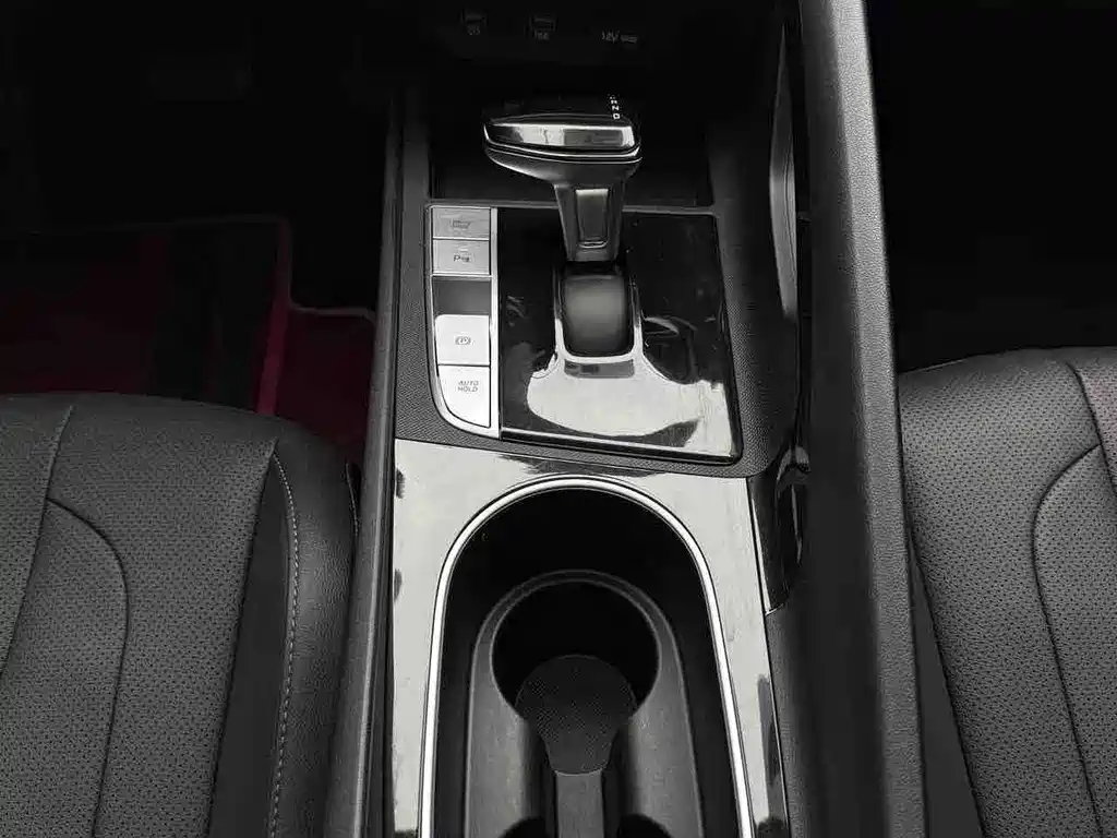 Hyundai Elantra 2022 — фото 10