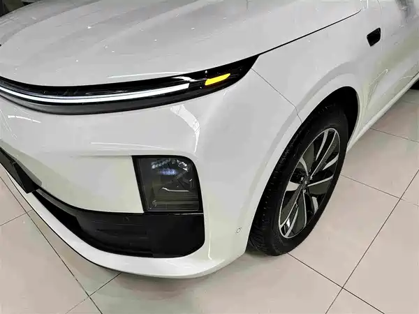Li Auto L6 2026