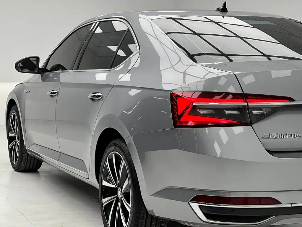 Skoda Superb 2023 — фото 7