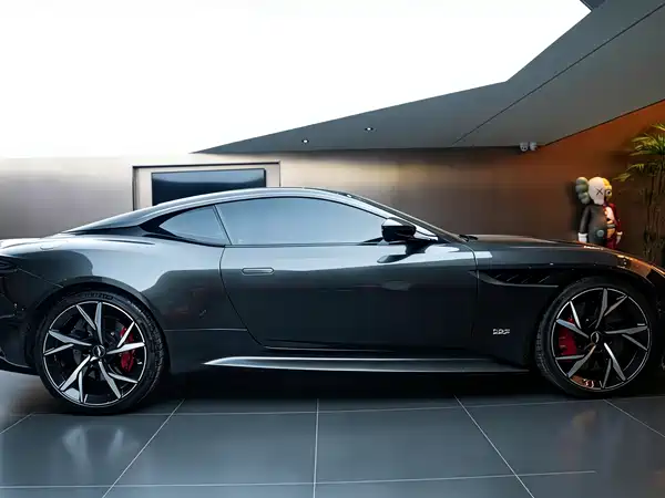 Aston Martin DBS 2019