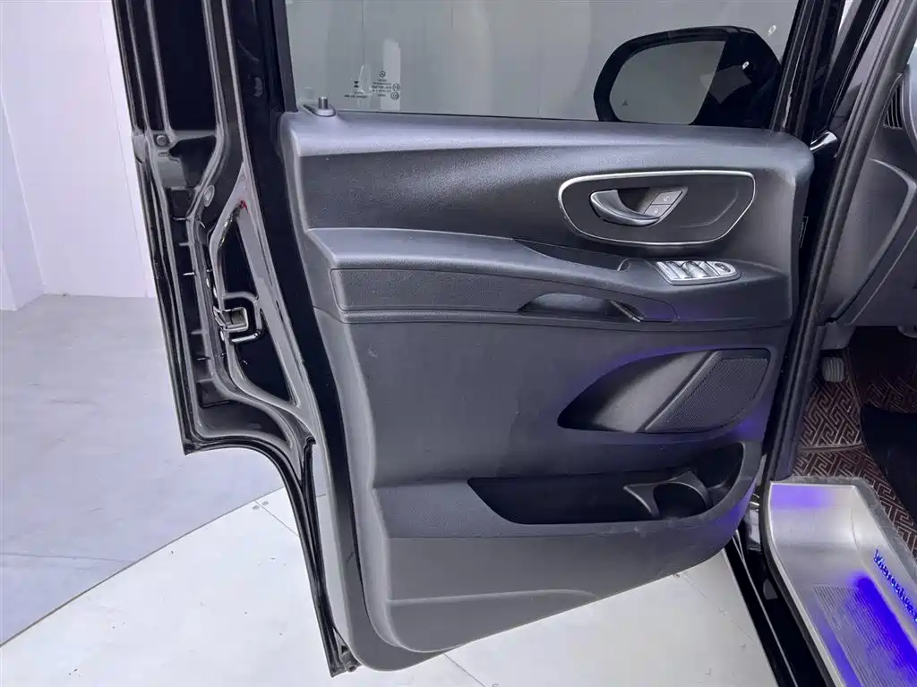 Mercedes-Benz Vito 2023 — фото 16