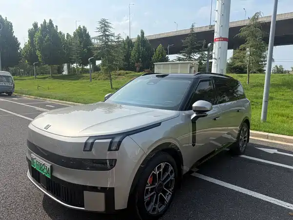 Lynk & Co 900 2025