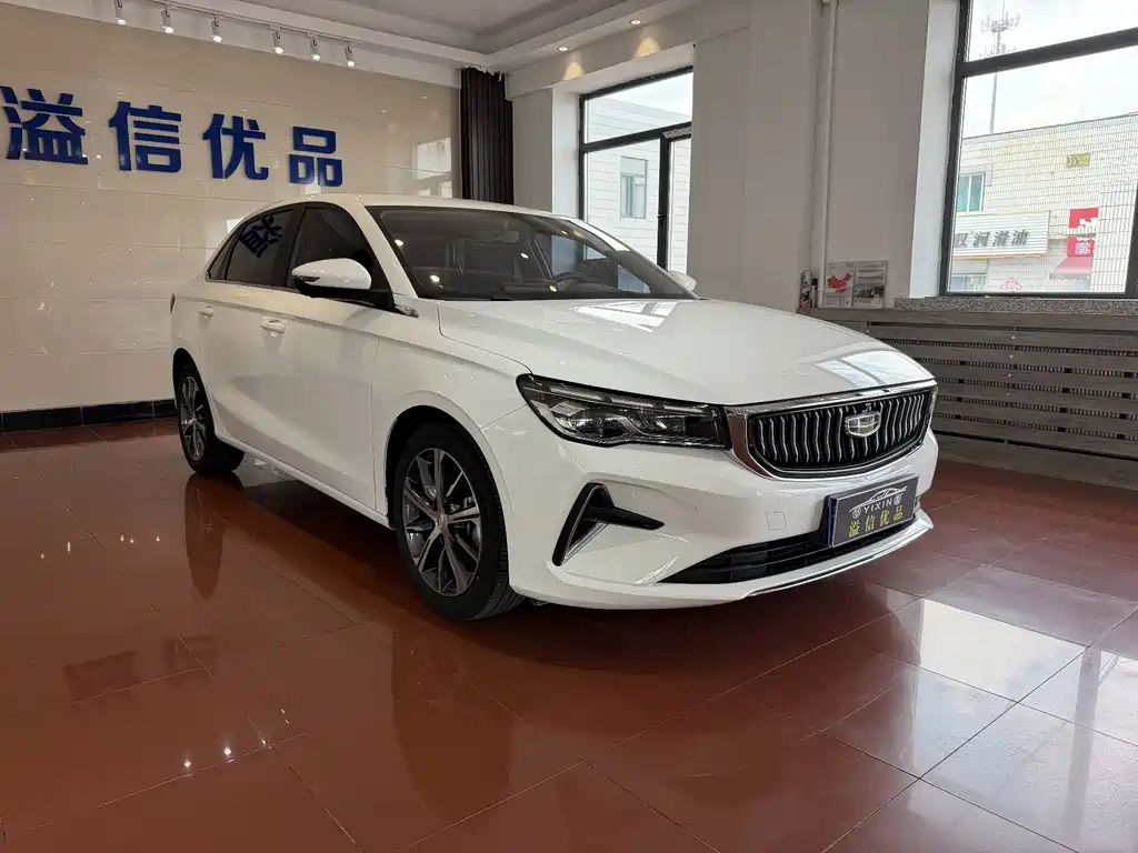 Geely Emgrand 2022
