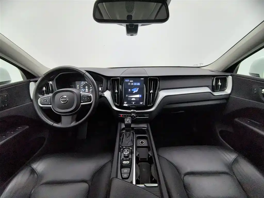 Volvo XC60 2018 — фото 5