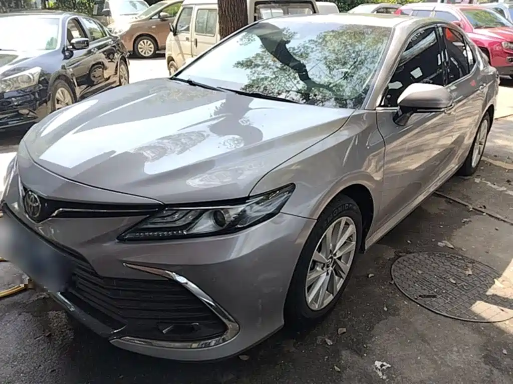Toyota Camry 2022 — фото 2