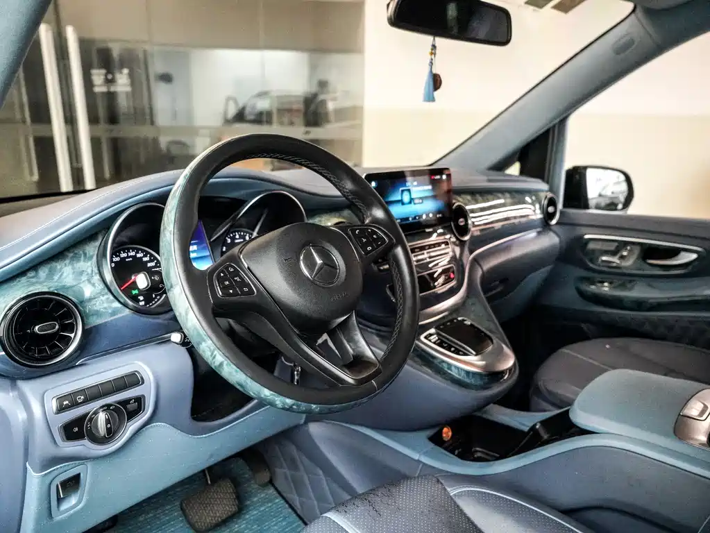 Mercedes-Benz V-Class 2022 — фото 9