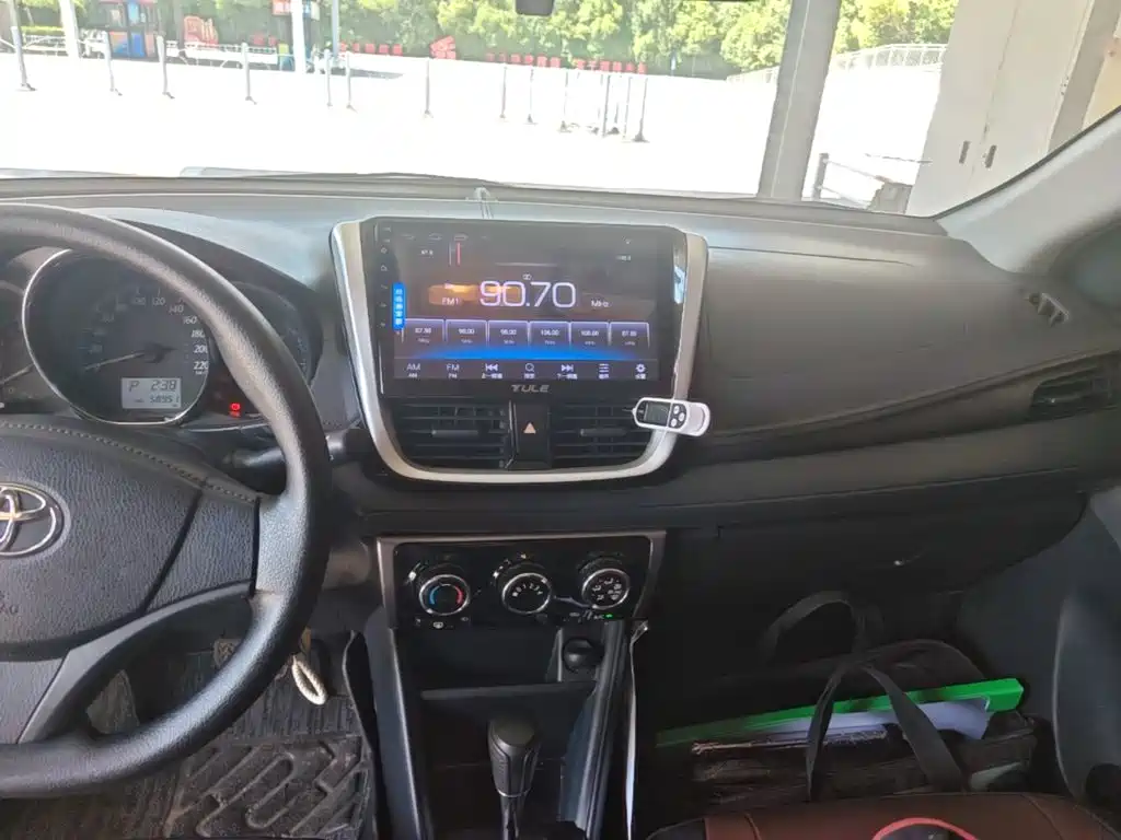 Toyota Yaris L 2018 — фото 13
