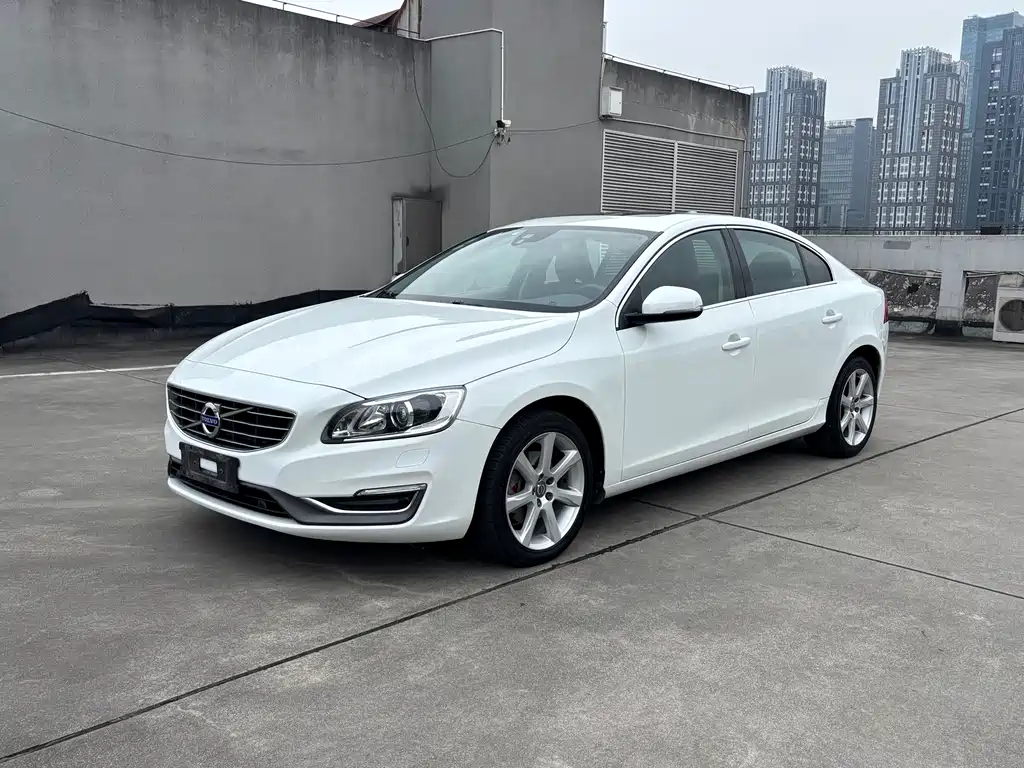 Volvo S60 2016 — фото 1