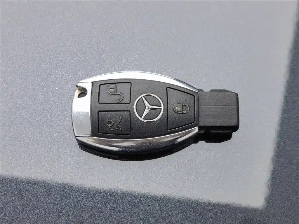 Mercedes-Benz E-Class 2011 — фото 19