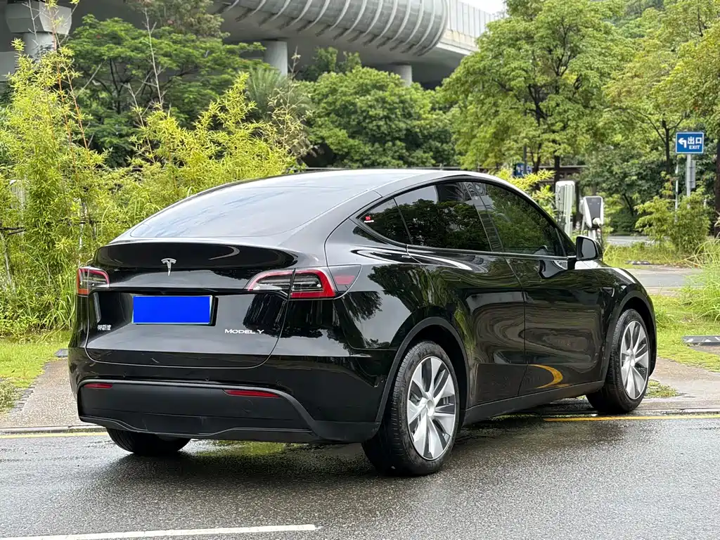 Tesla Model Y 2022 — фото 12
