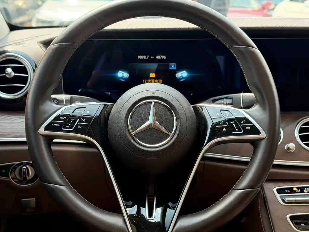 Mercedes-Benz E-Class 2023 — фото 10