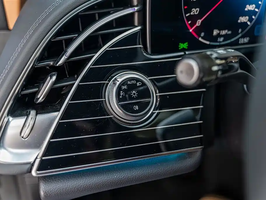 Mercedes-Benz E-Class 2025 — фото 19