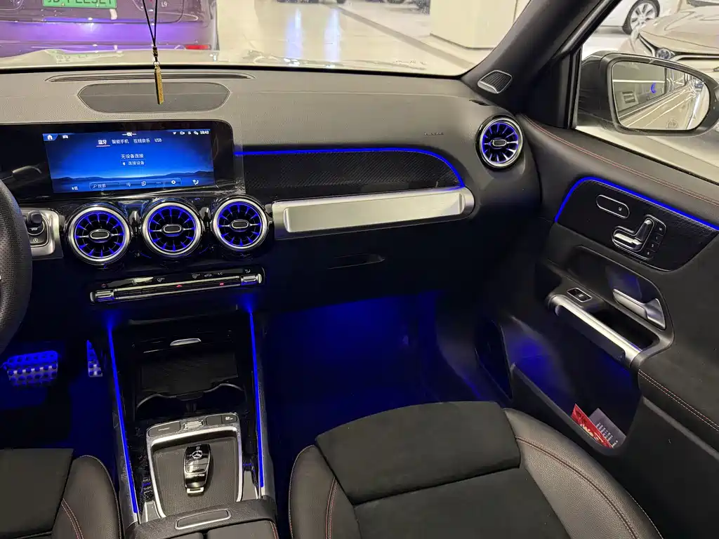 Mercedes-Benz GLB AMG 2025 — фото 7